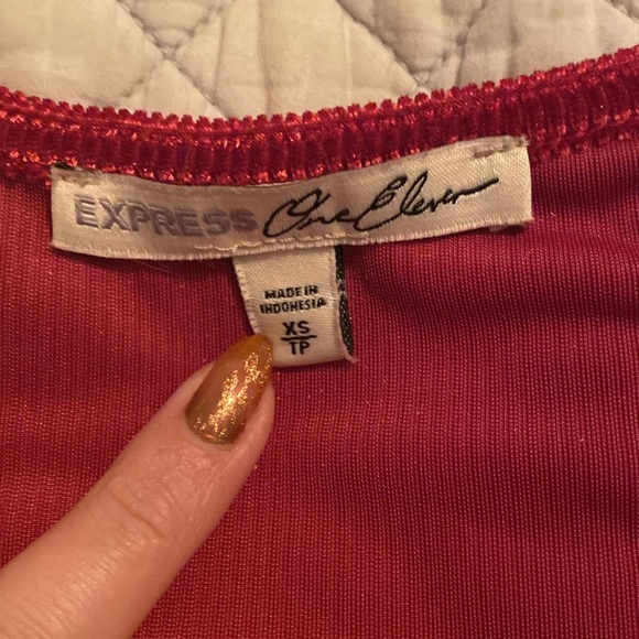 Express velvet tops - Picture 2 of 4